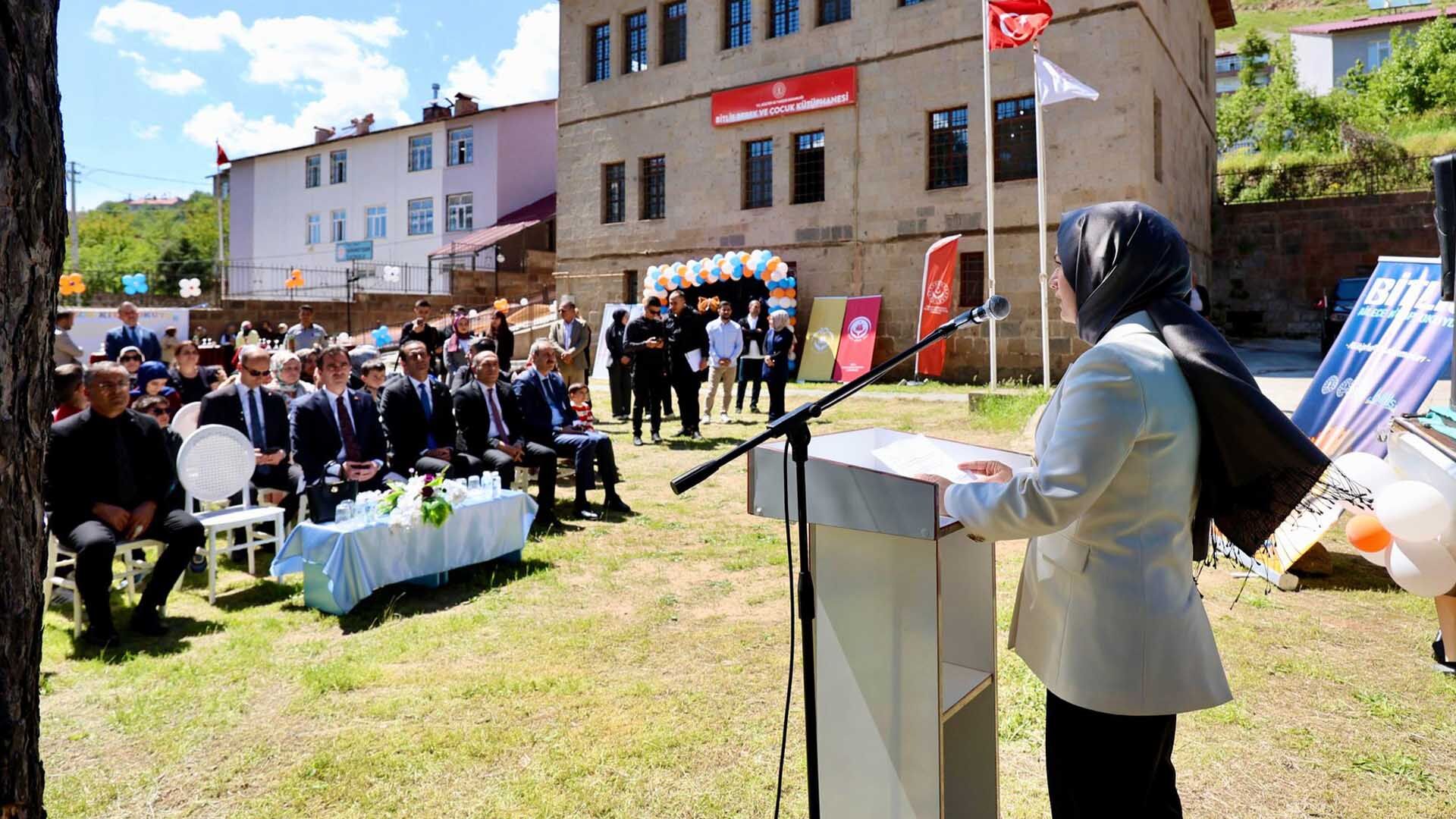Bitlis’te Kitap Okuyan Aileler Ödüllendirildi
