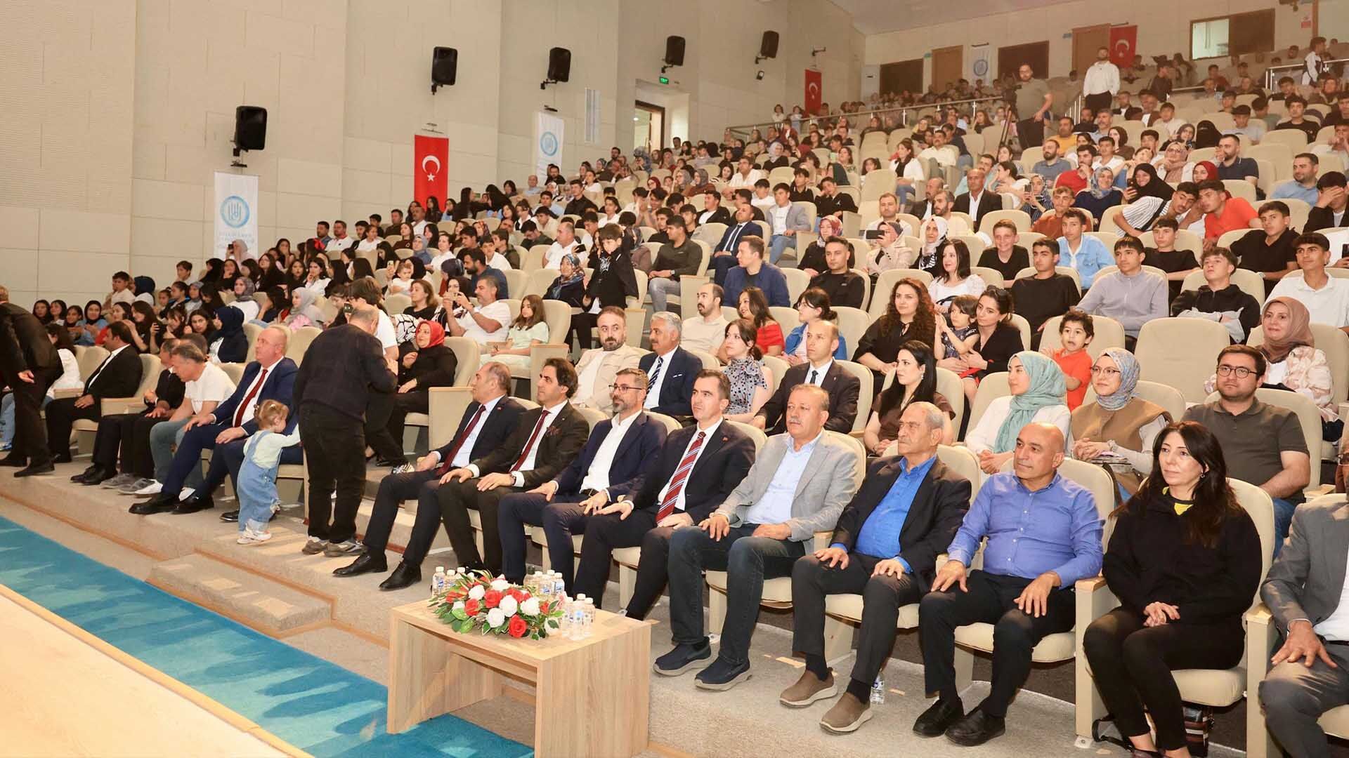 Bitlis’te Sanat Dolu Gece, Konser Ve Sergi Büyük Beğeni Topladı 1
