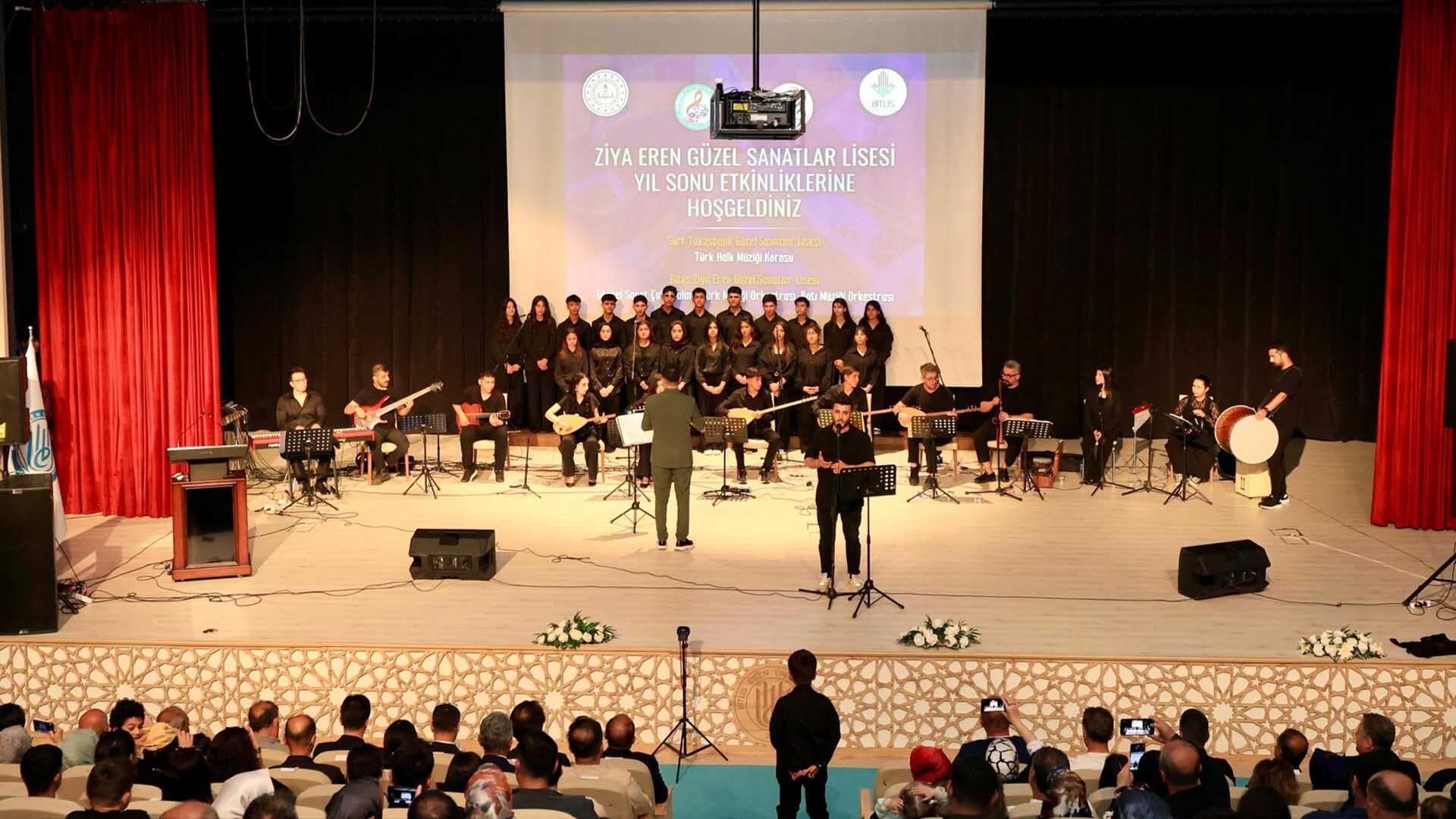 Bitlis’te Sanat Dolu Gece, Konser Ve Sergi Büyük Beğeni Topladı 8