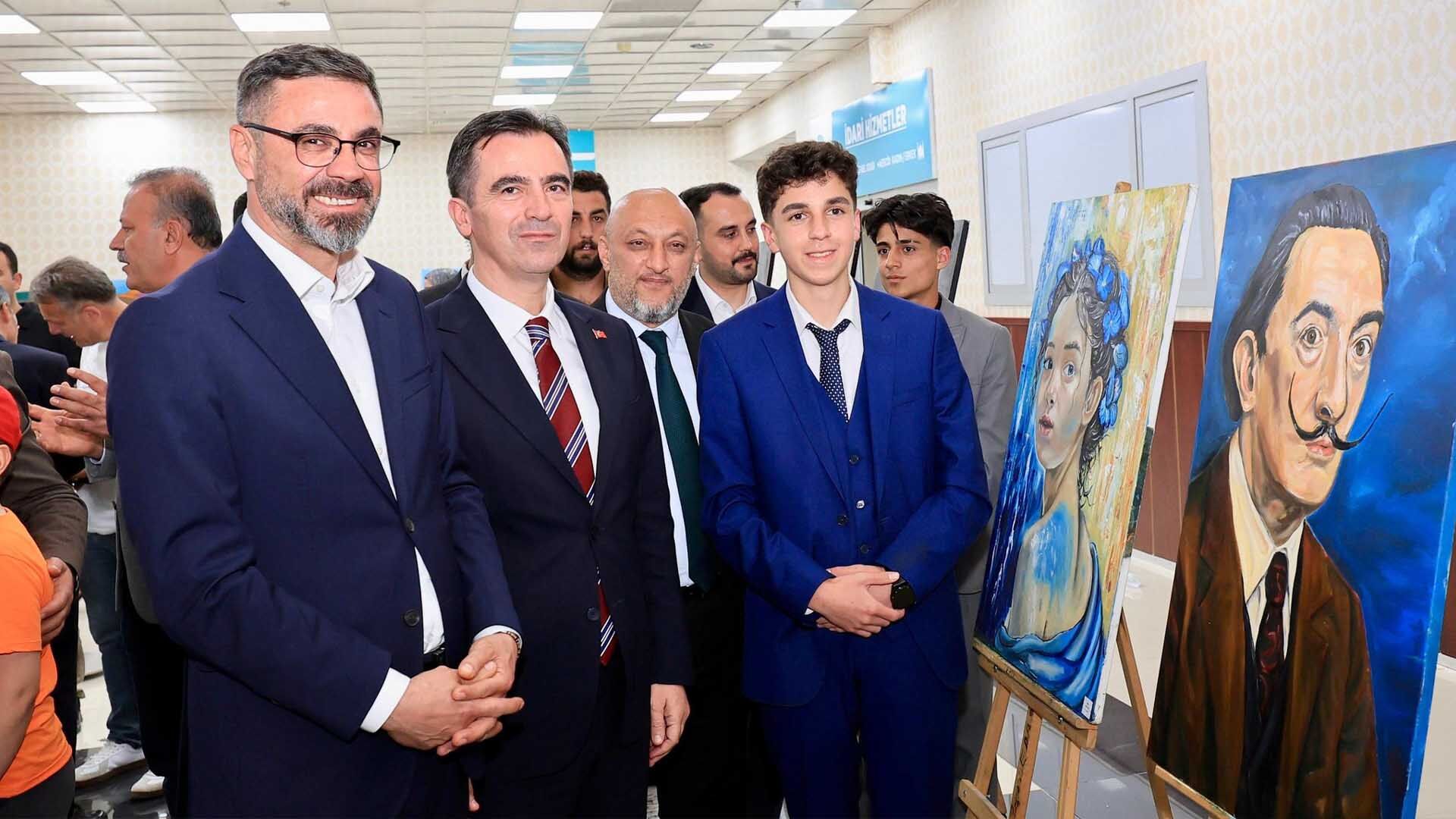 Bitlis’te Sanat Dolu Gece, Konser Ve Sergi Büyük Beğeni Topladı
