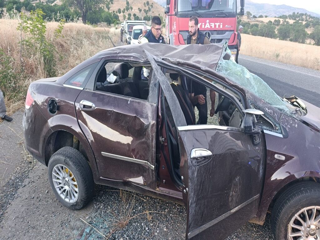Diyarbakır'da Takla Atan Otomobildeki Anne Ve Oğlu Öldü; 2'Si Ağır 4 Yaralı 1