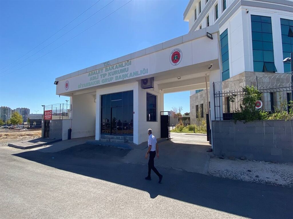 Gelinini Öldüren Kayınpeder, Olaydan Önce Elinde Tabancasıyla Dua Etmiş 1
