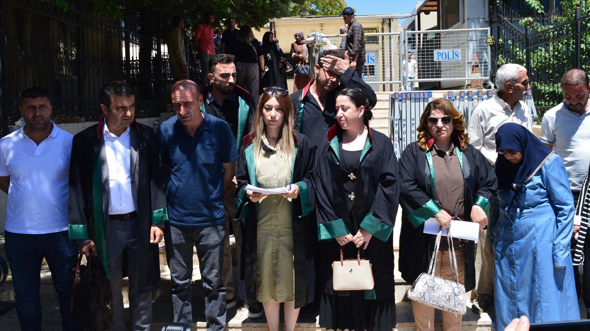 Kızıltepe'de Çift Ile Kızlarının Silahla Öldürülmüştü, Cinayet Davasında İlk Duruşma 1