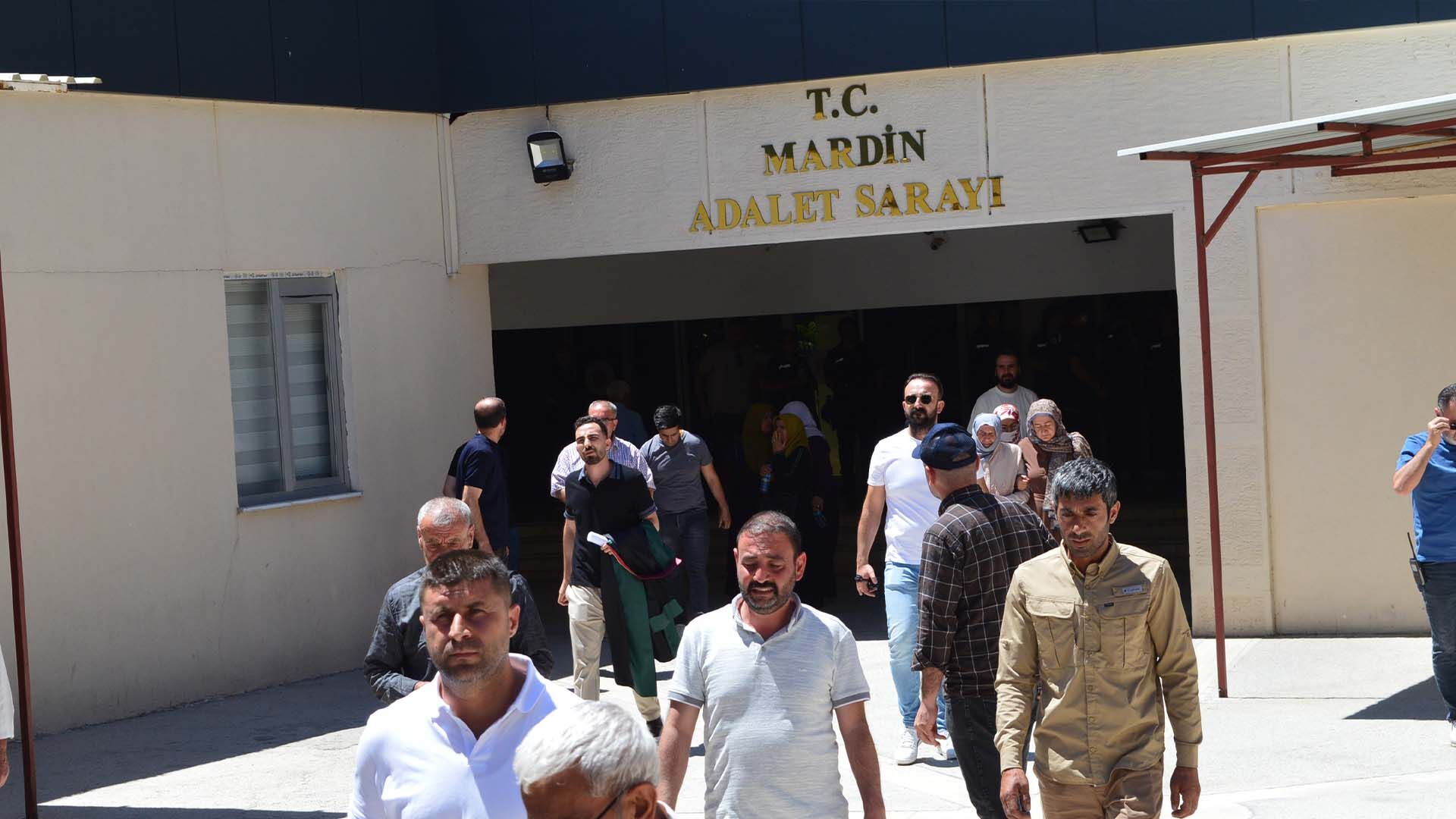 Kızıltepe'de Çift Ile Kızlarının Silahla Öldürülmüştü, Cinayet Davasında İlk Duruşma