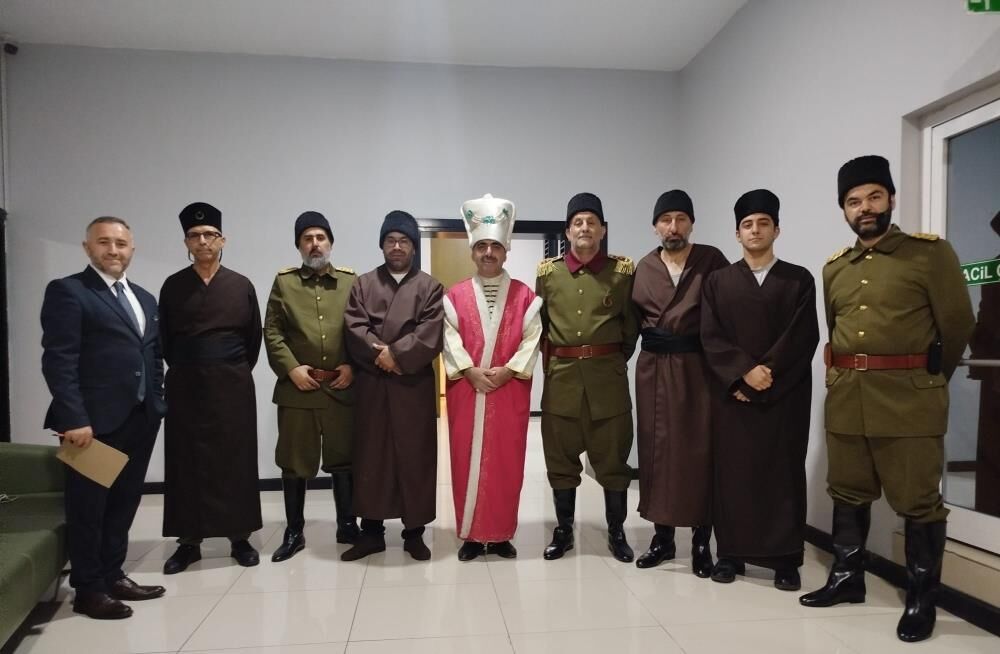 Tiyatroculardan Medine Müdafaası Oyununa Tam Not1