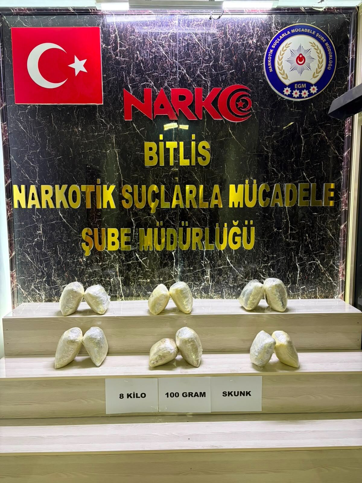 Bitlis'te Zehir Tüccarlarına Geçit Yok Araçta 8 Kilo Skunk Ele Geçirildi