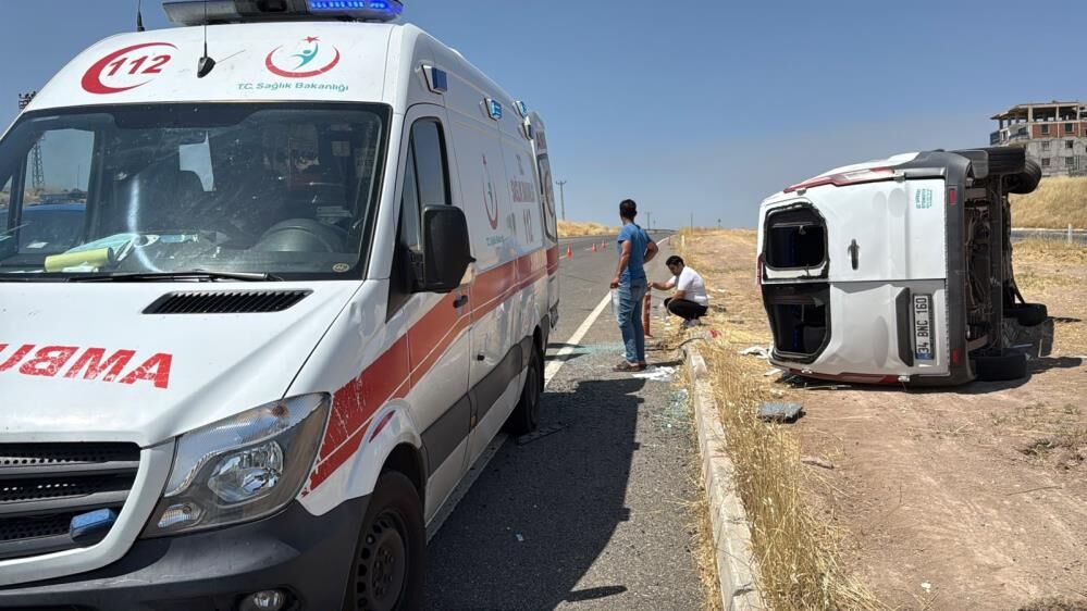 Engellileri Taşıyan Minibüs Ile Otomobil Çarpıştı 19 Yaralı 1