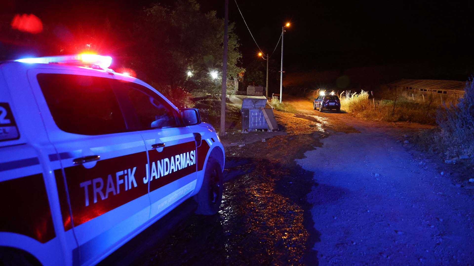 Husumetlilerinin Bulunduğu Eve Kurşun Yağdırdılar Evdeki 4 Kişi Yaralandı