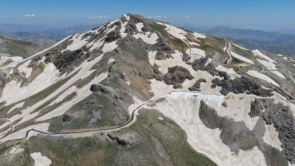Bitlis'in Yanı Başında 45 Dereceden Kar Tünellerine! Serinlik Rotası Burası Oldu 3