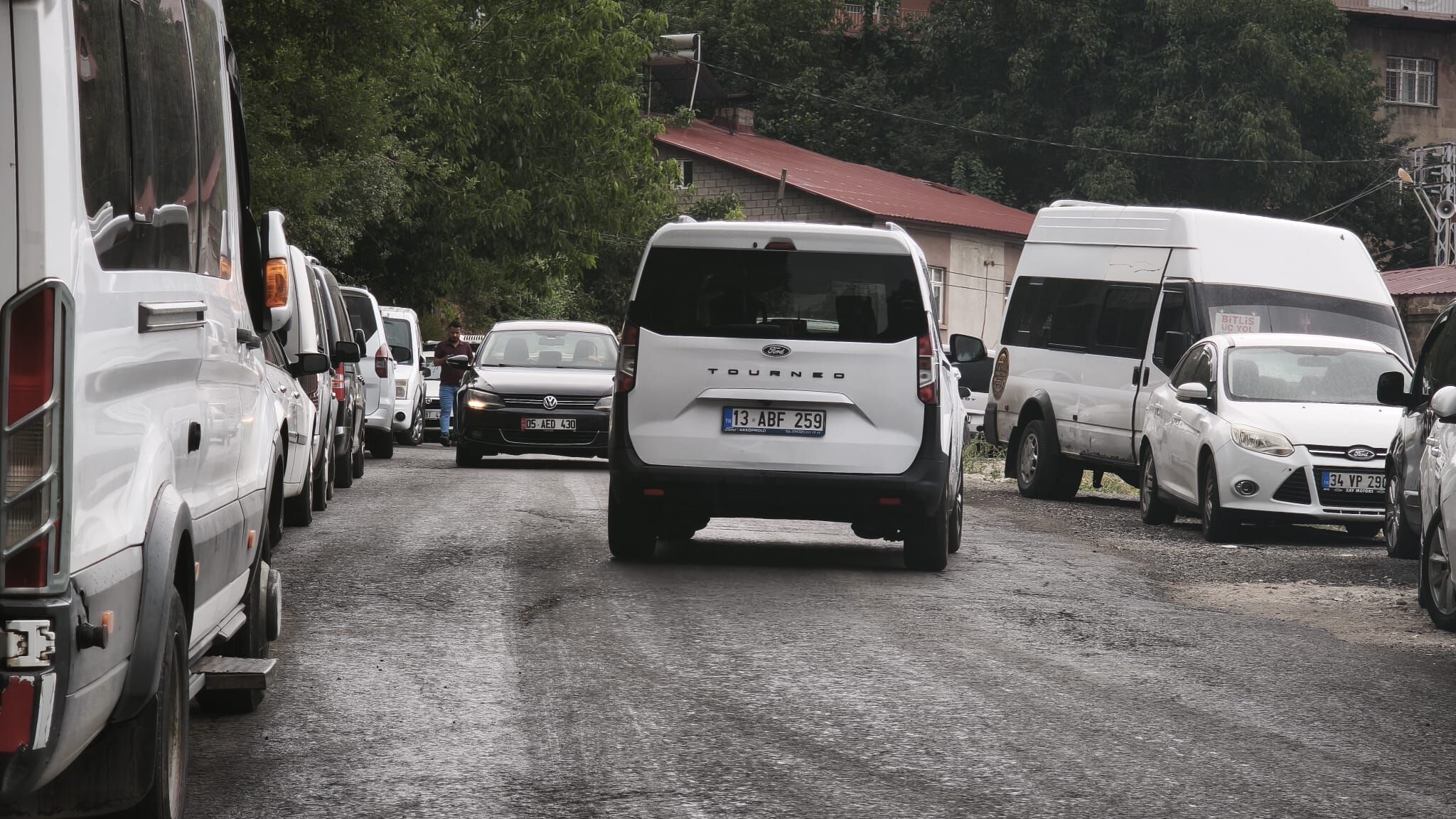 Bitlis'te Sıcak Havanın Ardından Serinleten Yağış 1