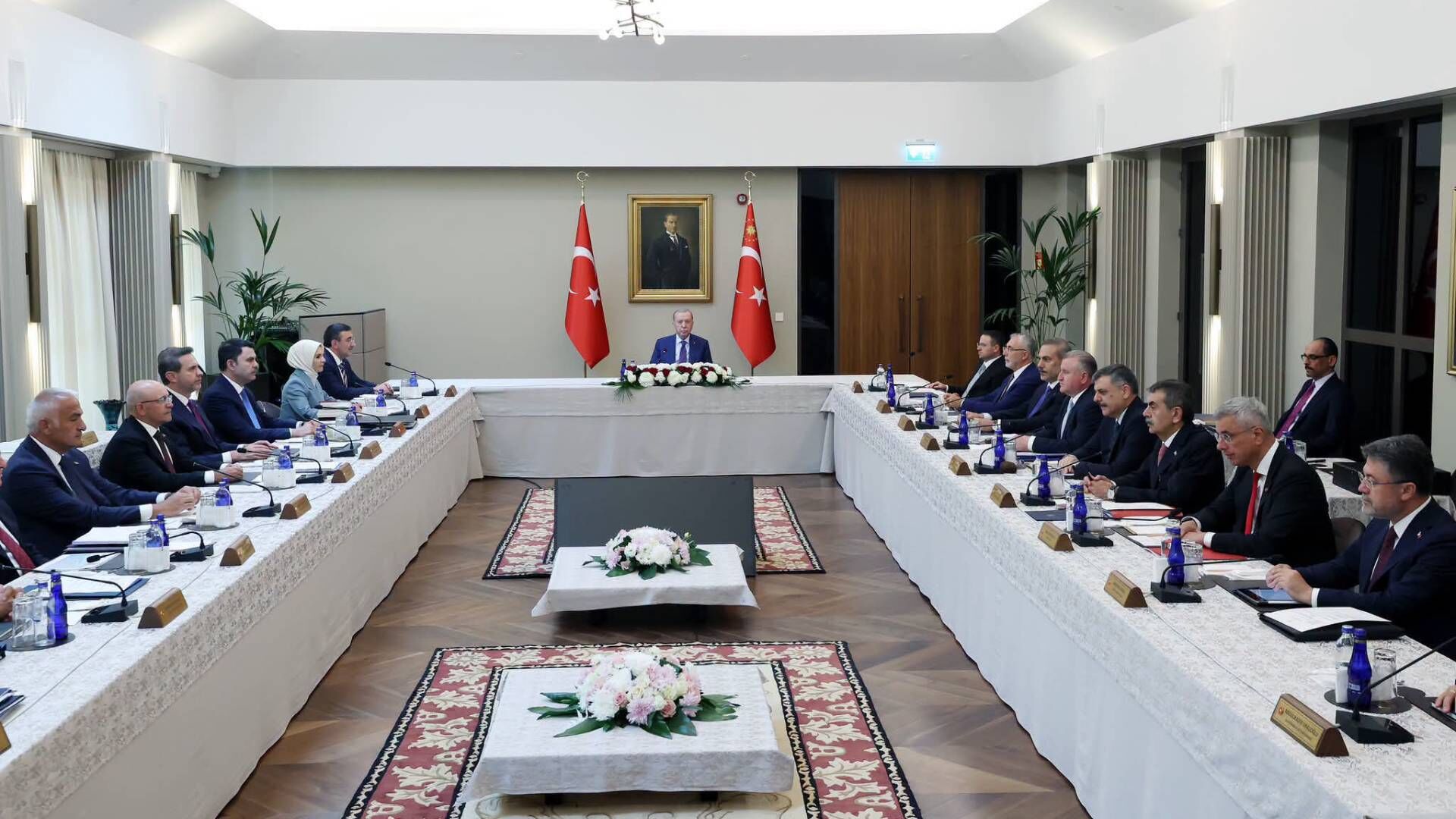 Kabine Toplantısı Cumhurbaşkanı Erdoğan başkanlığında Ahlat’ta başladı