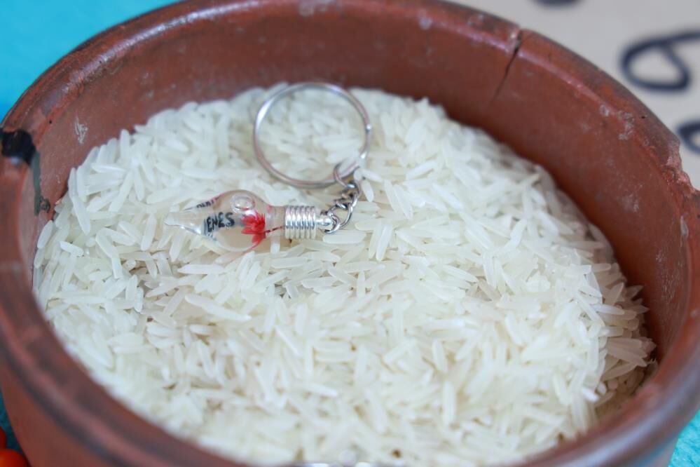 Milimetrik Sanat Pirinç Tanesine 10 Isim Sığdırıyor