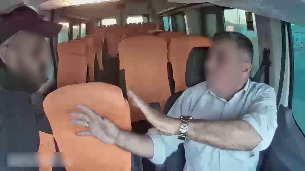 Özür Diledi, Saldırganlar Durmadı O Anlar Kamerada 1