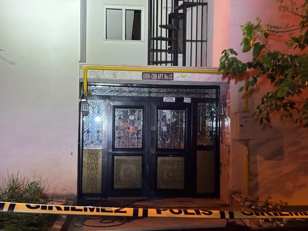 Temel kazısı sırasında çatırdama sesi: Bina boşaltıldı
