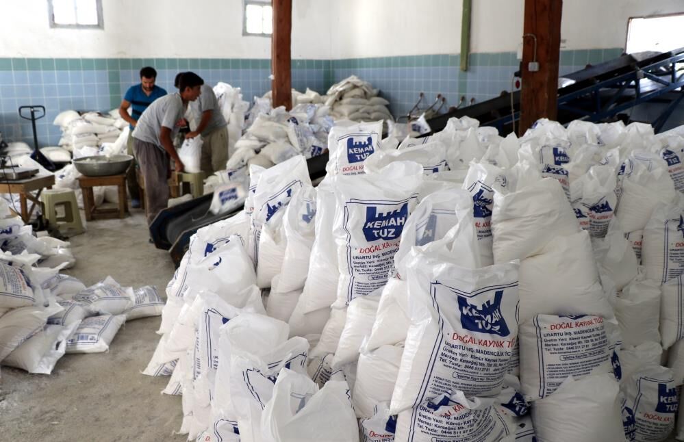 Yüzyıllardır Değişmeyen Mesai Suyu Ekip Tuz Biçiyorlar 3