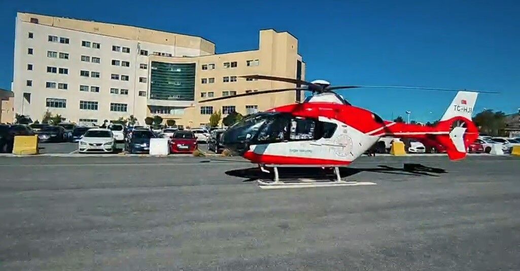 Bitlis'te minik bebek Muhammed için ambulans helikopter havalandı