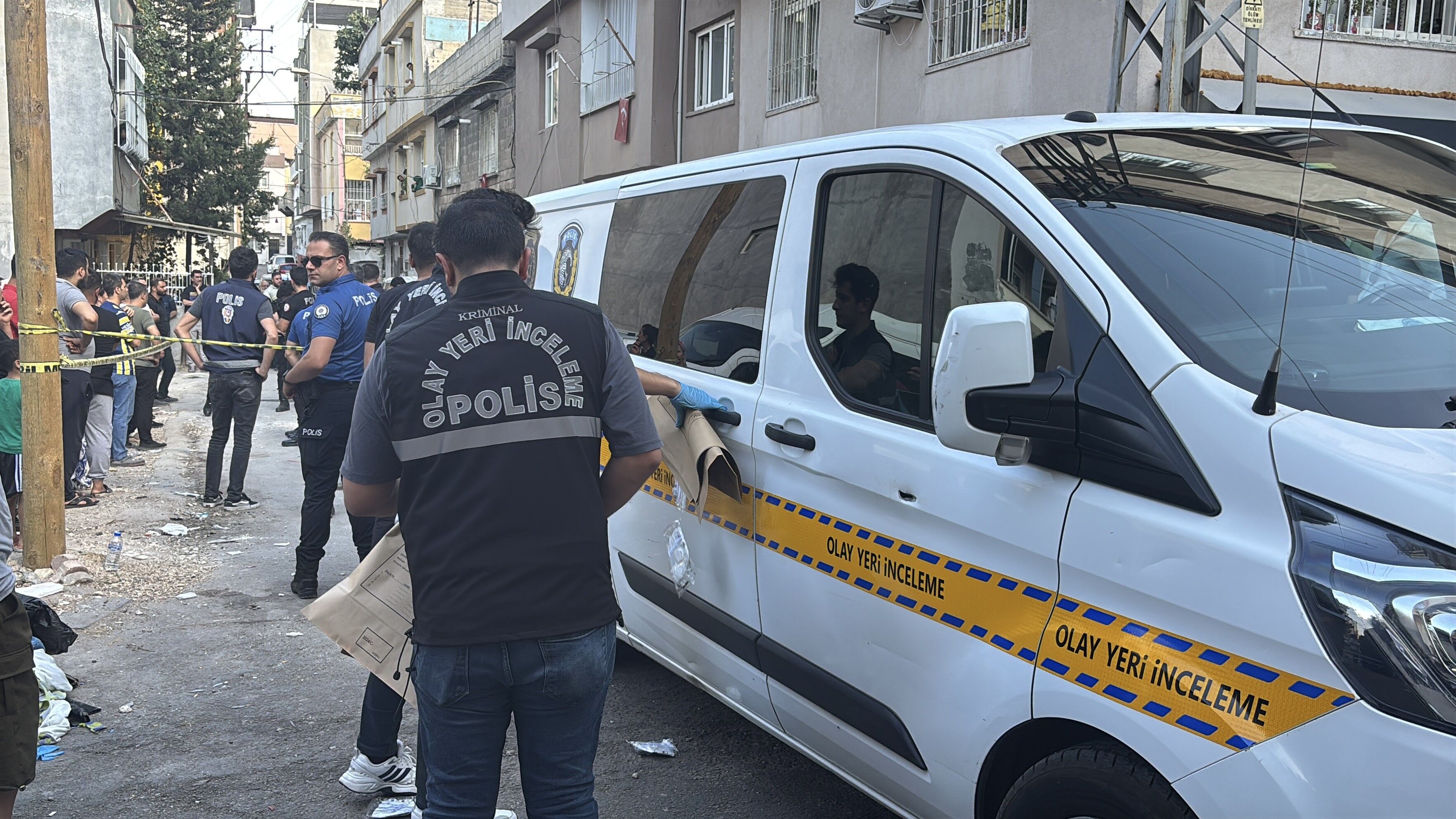 Eşini öldürüp 4 kişiyi yaralayan şüpheli tutuklandı
