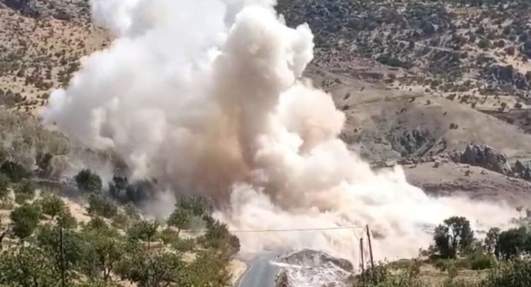Bitlis'e Sınır Ilçede Dinamitle Patlattılar Görüntüler Kamerada 1