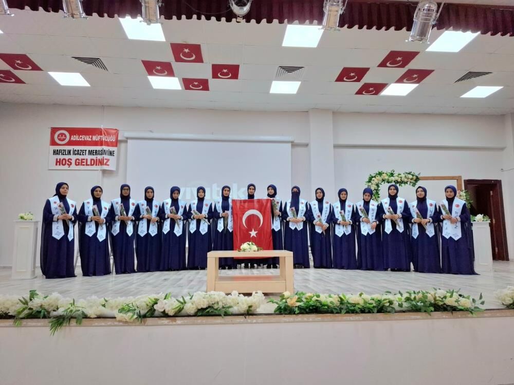Bitlis'te gurur günü: 19 öğrenci hafızlık icazetini aldı