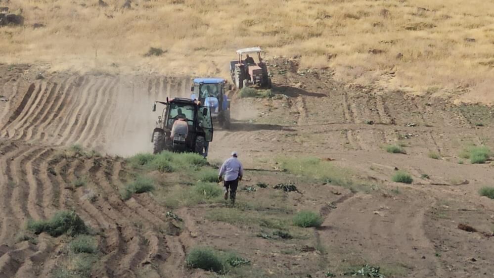Bitlis'te Tarlalar Yeni Sezon Için Hazırlanıyor 3