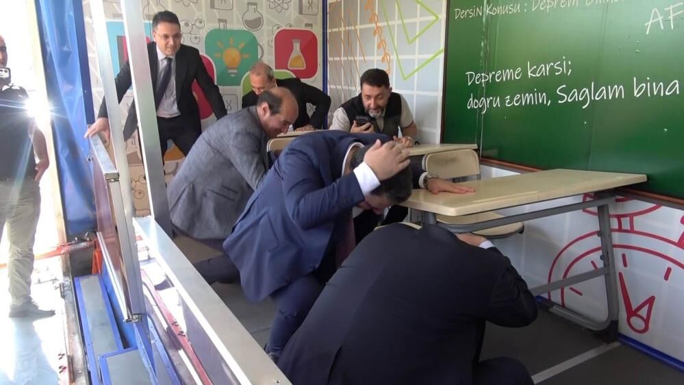 "Depremi başlatıyoruz" dediler, 25 dakika sonra gerçek deprem oldu