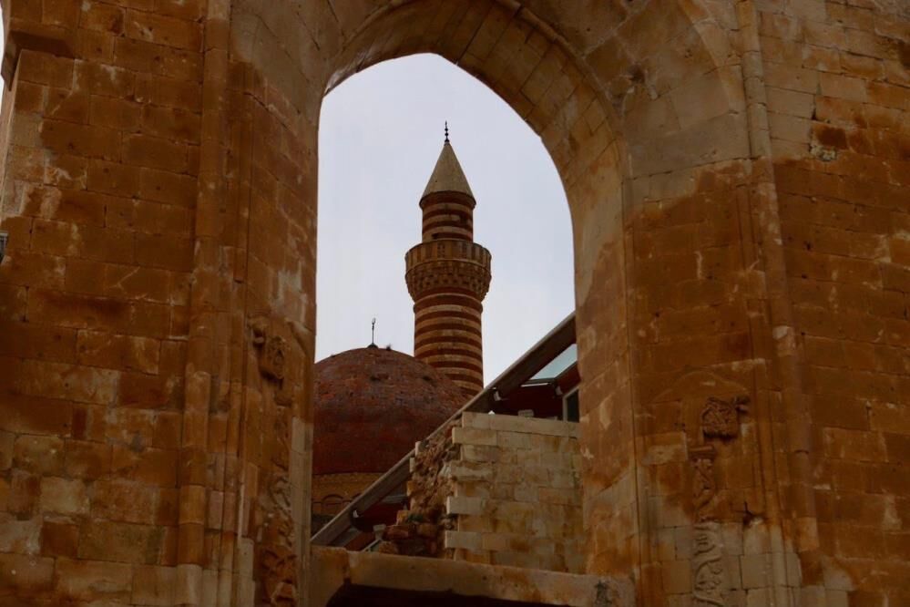 Doğu'nun Tarihi Sarayı Ziyaretçi Akınına Uğruyor 1