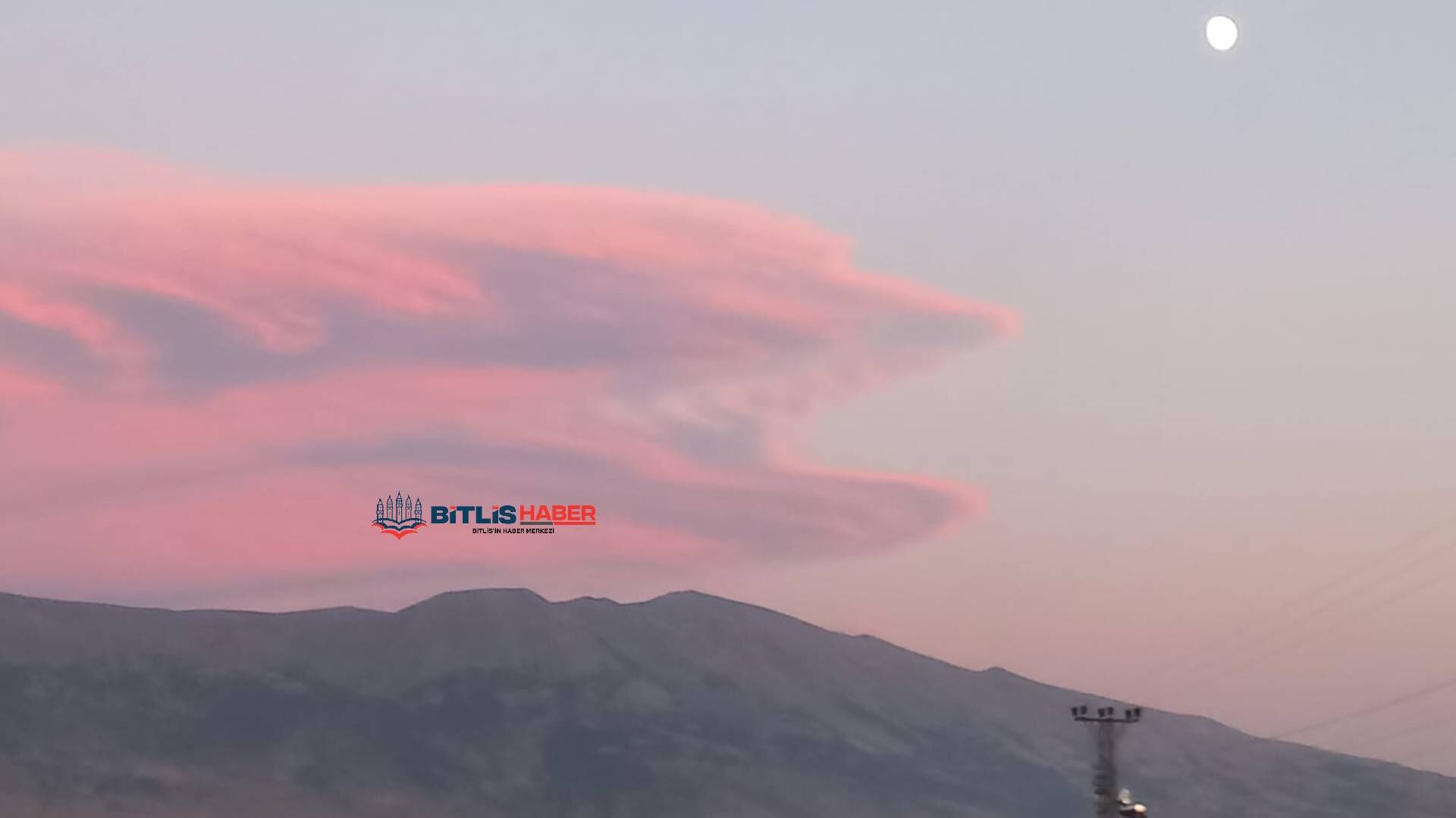 Bitlis'te balinaya benzeyen mercek bulutu hayran bıraktı