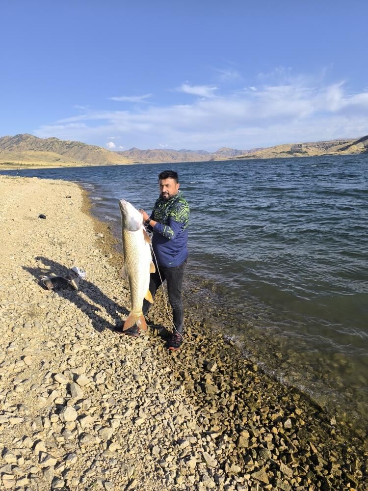 Keban Baraj Gölü'nde 30 kiloluk dev turna yakalandı