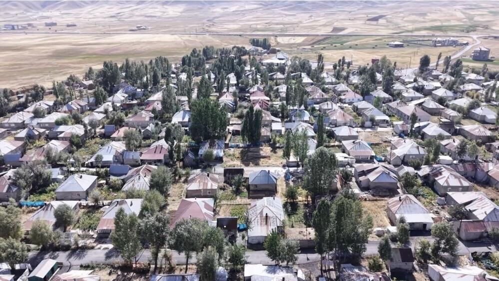 Yüksekova'daki Doğanlı Köyü Simetrik Yerleşimiyle Dikkat Çekiyor 1