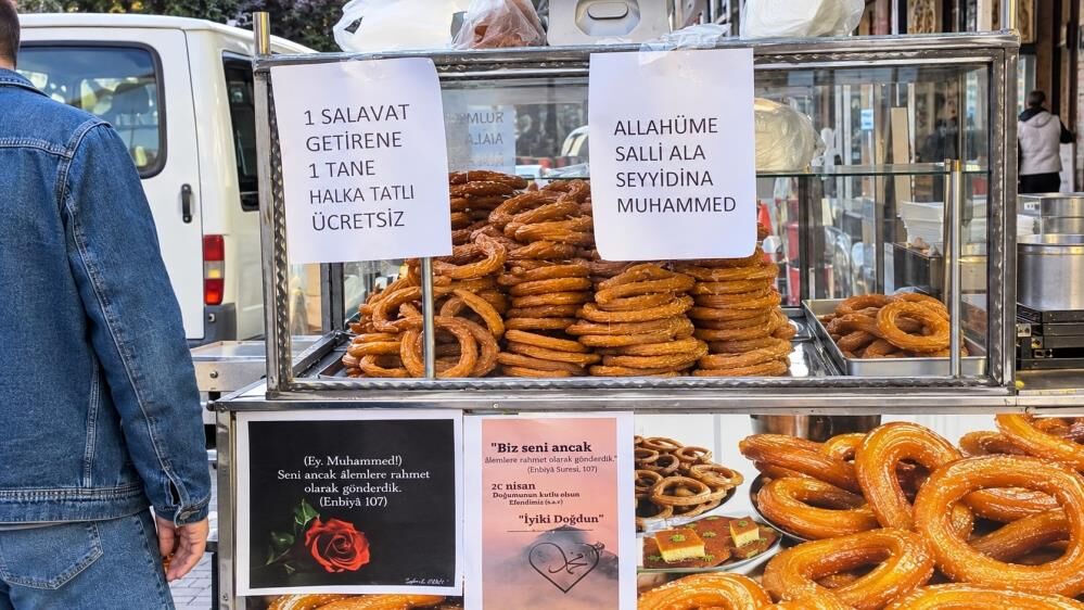 Bir Salavat Getir, Bir Tatlı Al Stant Halktan Ilgi Gördü-1