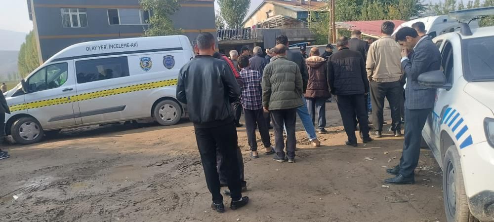 Bitlis'e Sınır Ilçede Acı Olay Kardeş, Yenge Ve Iki Yeğenine Ateş Edip Canına Kıydı 1