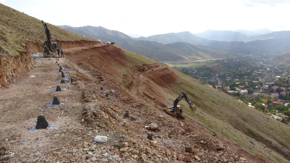 Bitlis'te Çığ Tehlikesine Karşı Kar Köprüleri Inşa Edilecek 3
