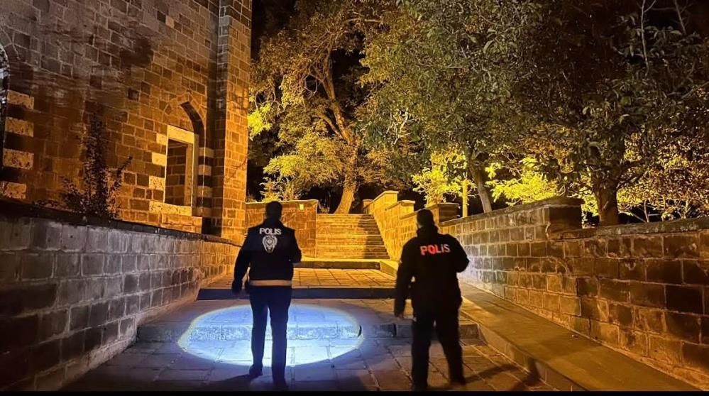 Bitlis'te emniyet ve jandarmadan güvenlik uygulaması