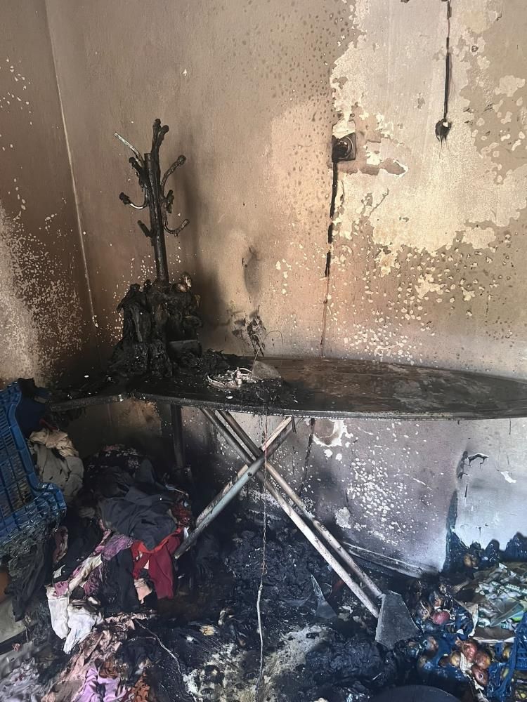Bitlis'te Ev Alevlere Teslim Oldu Çok Sayıda Eşya Yandı