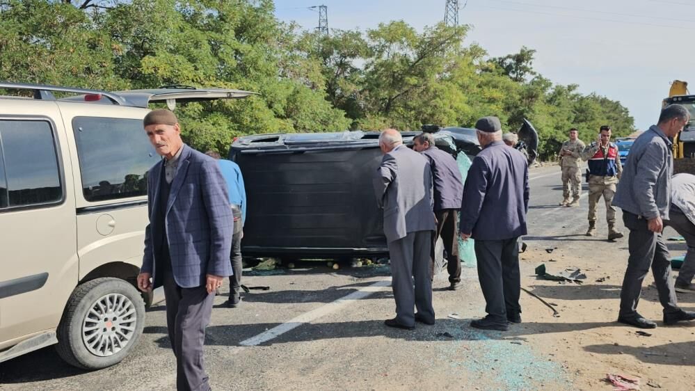 Bitlis'te Kamyonet Takla Attı 2 Yaralı 7