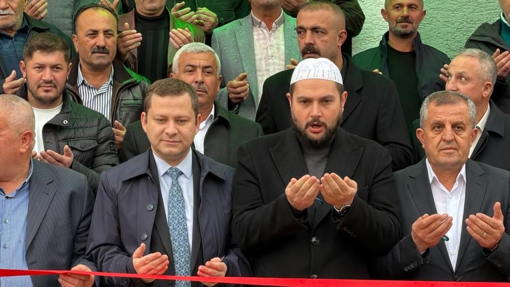 Bitlis'te Yapılan Cami Ibadete Açıldı, İlk Cuma Namazı Kılındı 3
