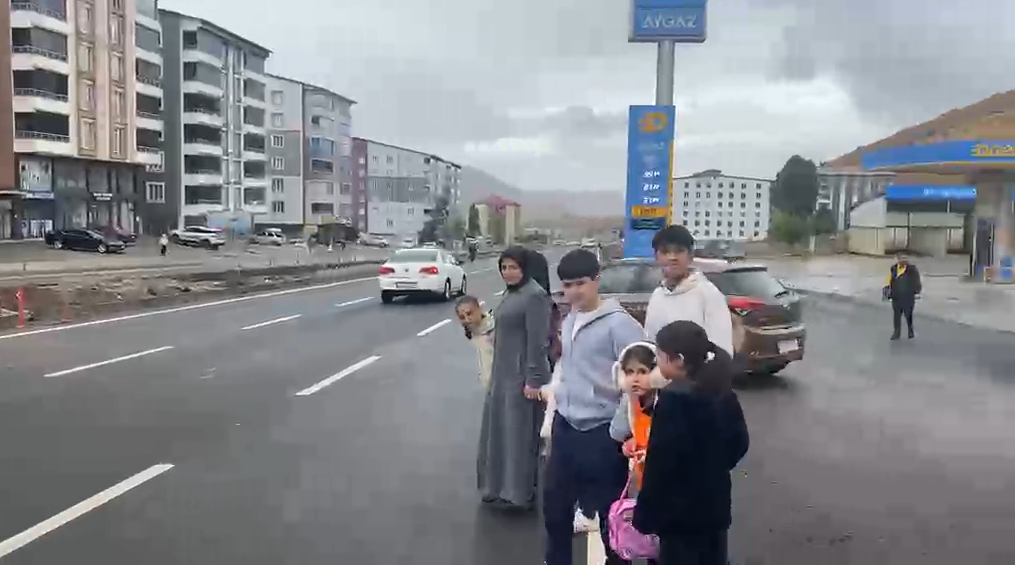 Bitlis’te Vatandaşlar Tedirgin: Buraya Acil Önlem Alınmalı!
