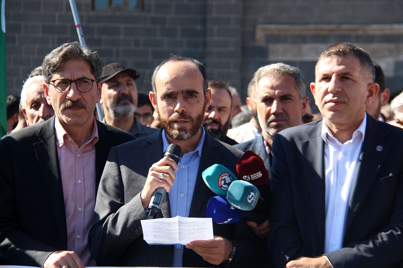 Fatih Erbakan, Diyarbakır'da Başörtüsü Protestosuna Katıldı 1