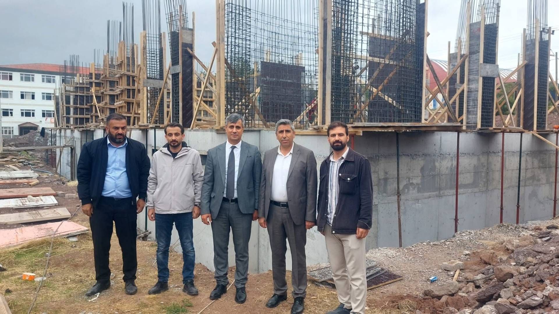 Ahlat’ta Eğitim Yatırımlarına Yakın Takip