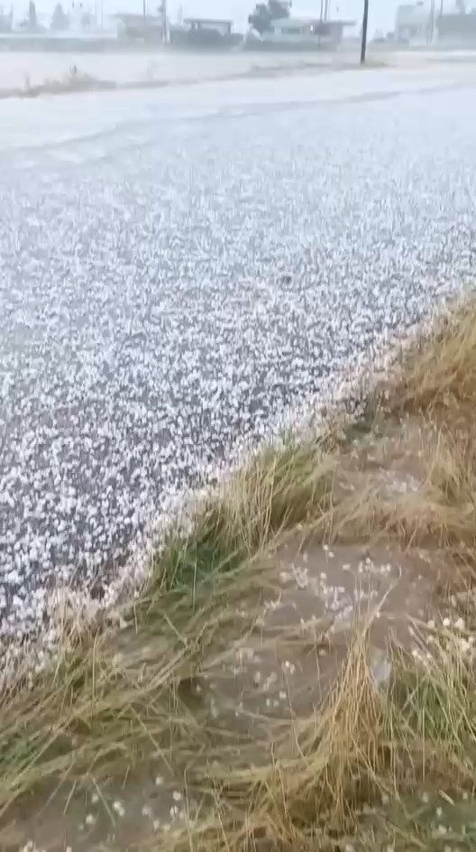 Siirt'te Sağanak Ve Dolu Etkili Oldu Yıldırım Binaya Isabet Etti 1