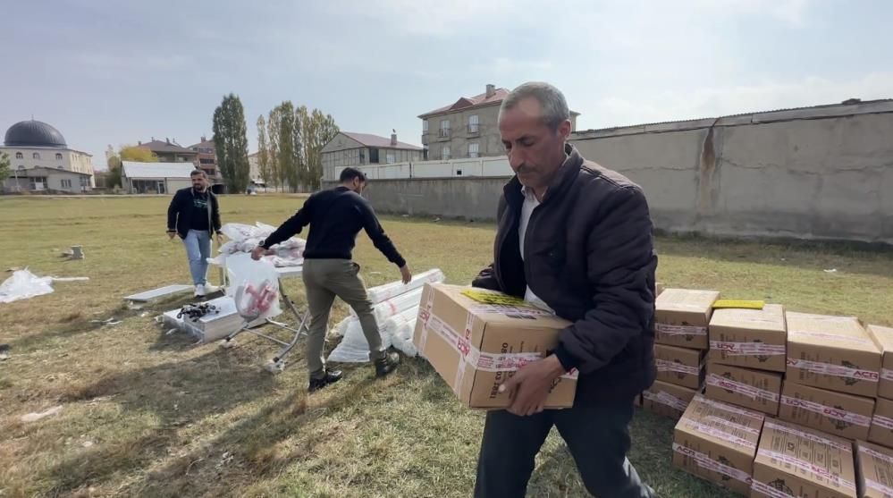 Yüksekova'da 30 Arıcıya Elektrikli Tel Çit Sistemi Dağıtıldı 1