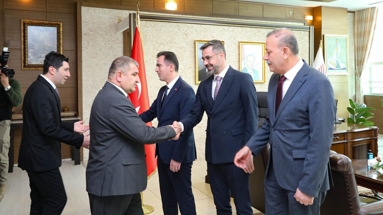 Bitlis Valiliği'nde Bayramlaşma Programı: Protokol Bir Araya Geldi