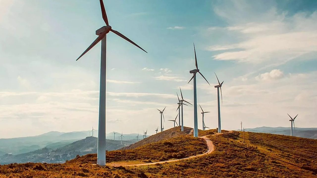 Siirt’te 8 Türbinli Rüzgar Enerjisi Santrali Kuruluyor