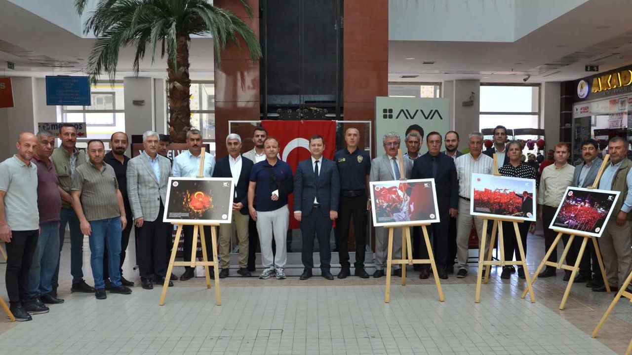 Tatvan Yaşam AVM'de "15 Temmuz" Temalı Fotoğraf Sergisi Açıldı
