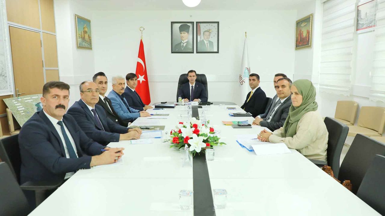 Bitlis’te Jeotermal ve Maden Kaynakları Masaya Yatırıldı