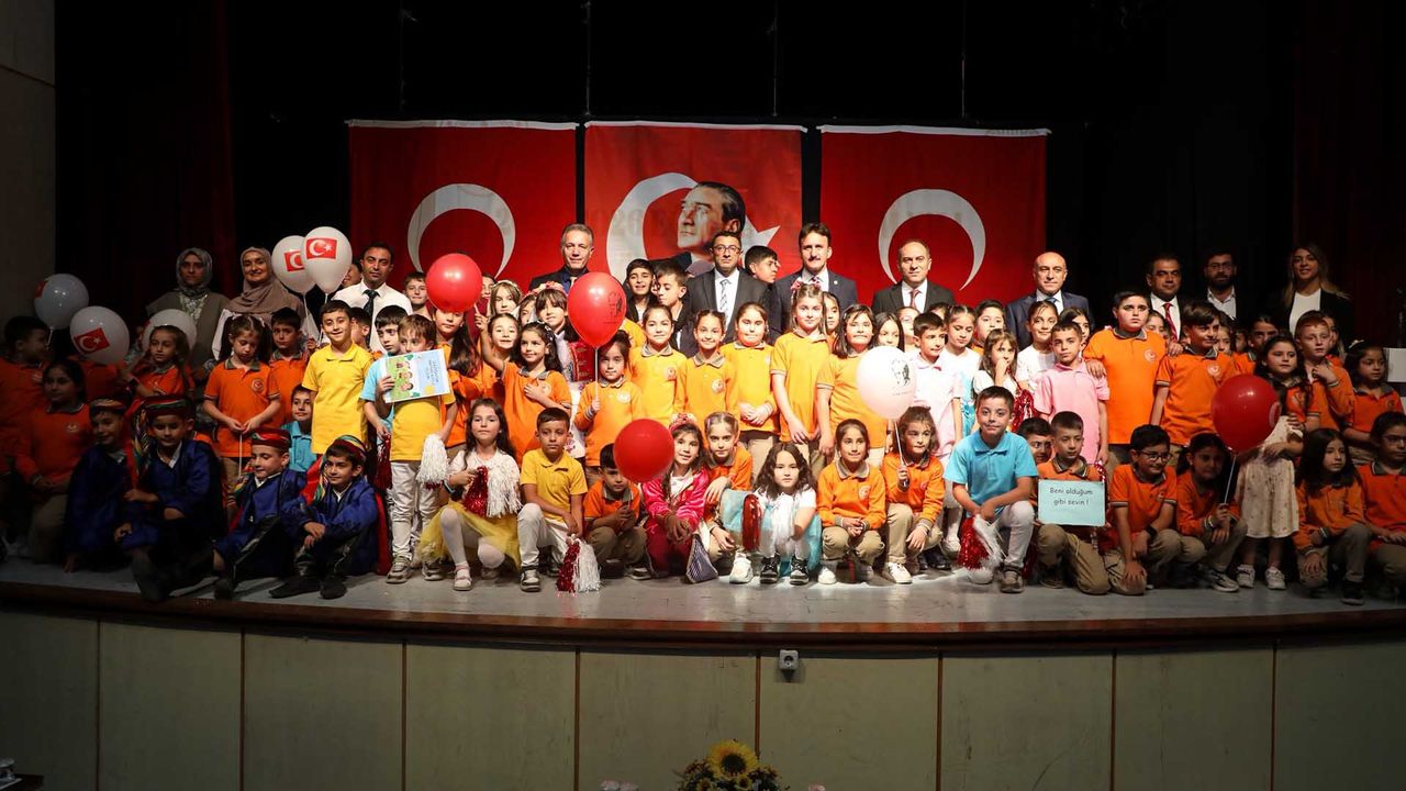 Bitlis’te İlköğretim Haftası Coşkuyla Kutlandı