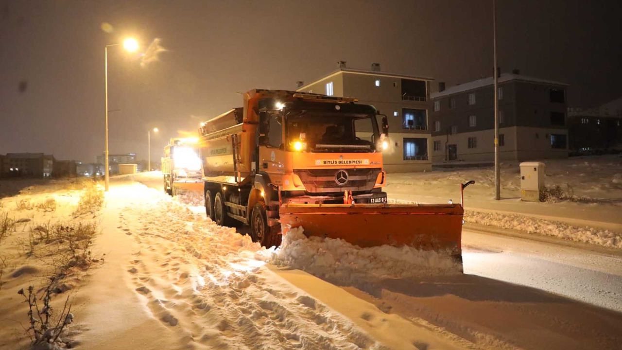 Bitlis’te karla mücadele çalışmaları aralıksız sürüyor