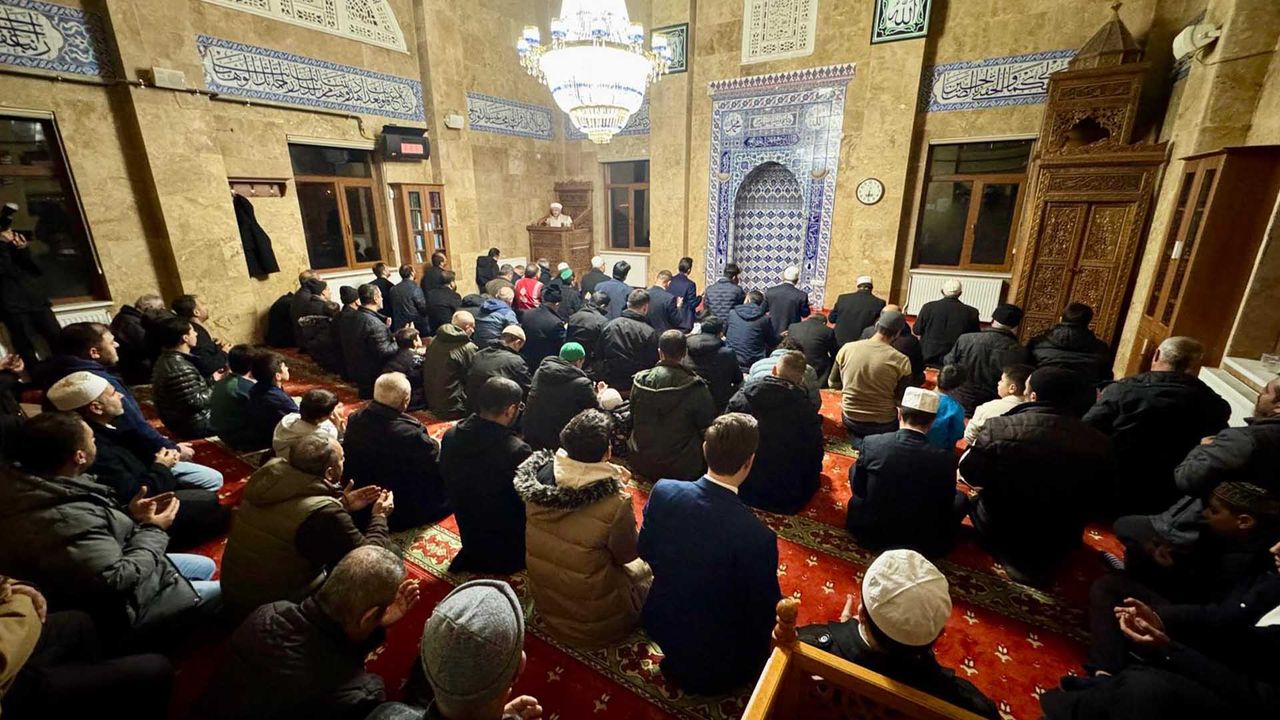 Bitlis’te Regaip Kandili Dualarla İdrak Edildi