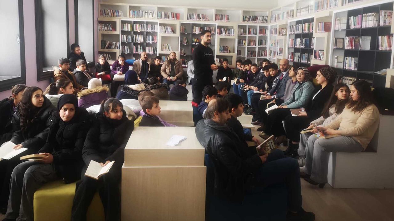 Bitlis’te “Ailece Kitap Okuyor” Etkinliği Yoğun İlgi Gördü