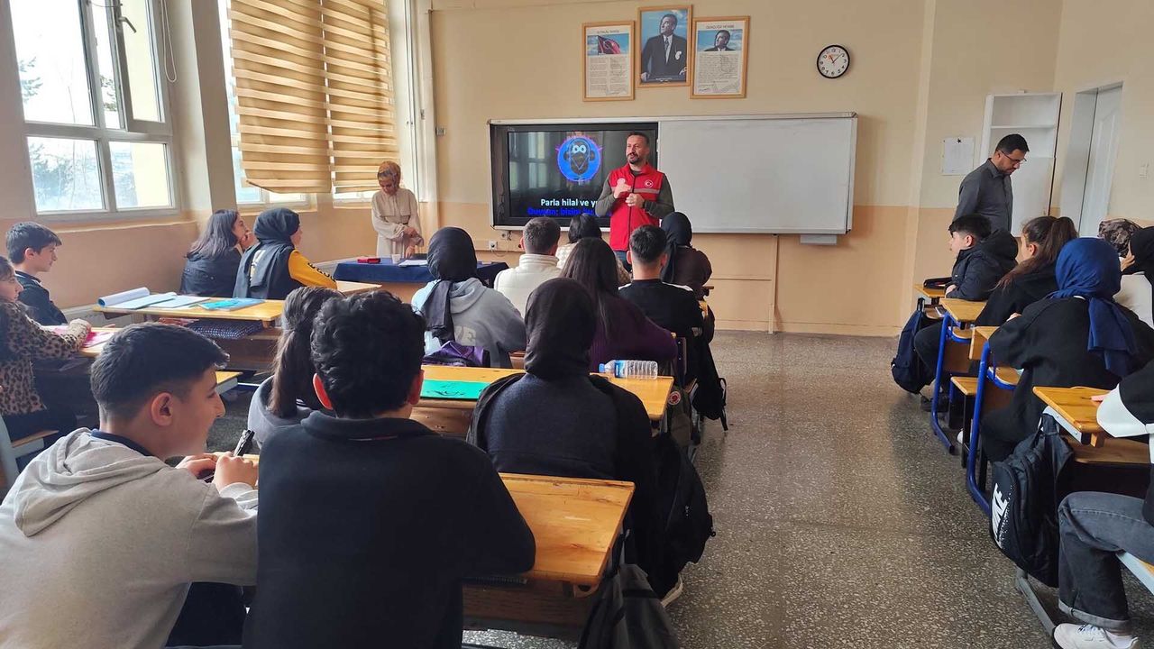 Bitlis’te Deneyap Teknoloji Atölyesi Tanıtımları Sürüyor